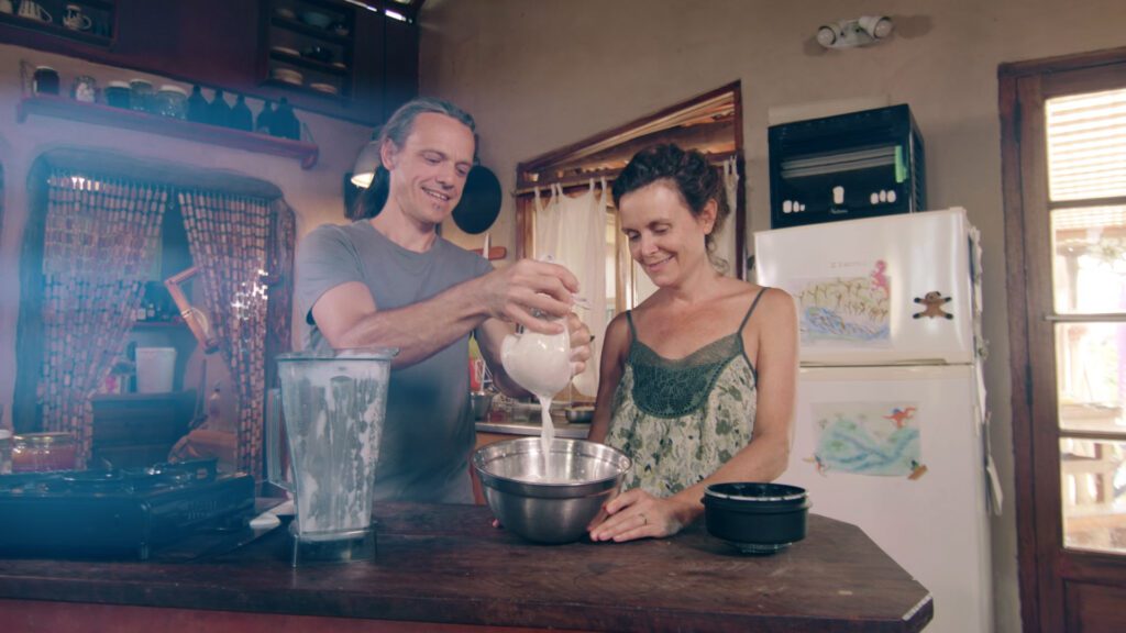 HACIENDO LECHE DE ALMENDRAS